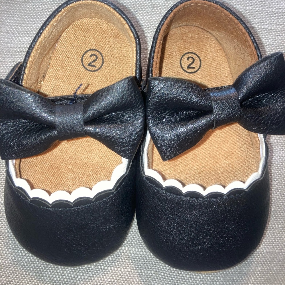 Black bow walking slippers